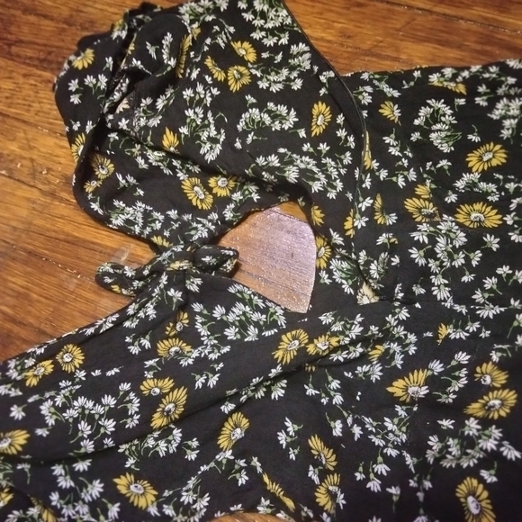 Free People Jinx Black Floral Cutout Tie Front Skirted Romper Size 2 - Picture 9 of 11
